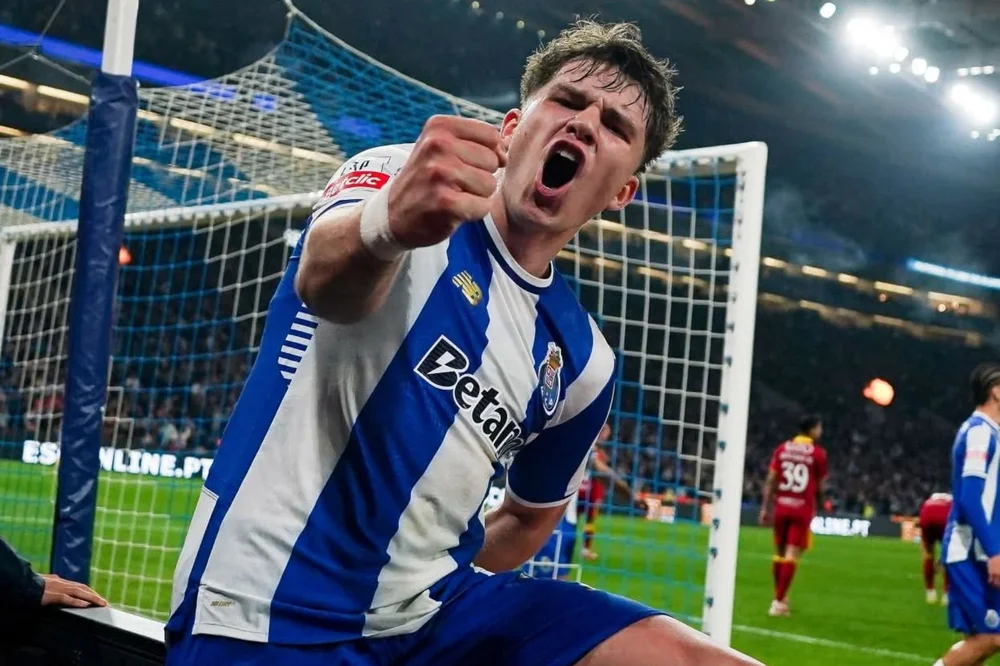 Oskar Pietuszewski celebra su gol contra Arouca