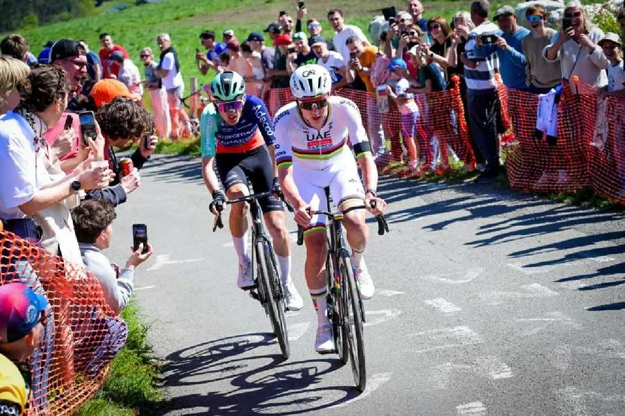 Tadej Pogačar ha tenido que exprimirse para superar a Paul Seixas.