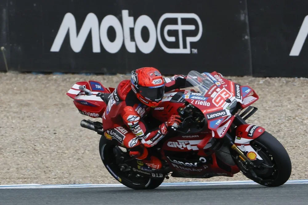 El piloto español de MotoGP Marc Márquez (Ducati Lenovo Team) durante la carrera sprint del Gran Premio de España que se disputa el domingo en el circuito de Jerez de la Frontera. EFE/José Manuel Vidal